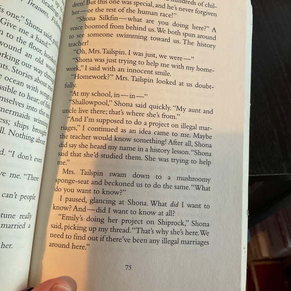 Book - The Tail of Emily Windsnap by Liz Kessler. K93 - Picture 3 of 3